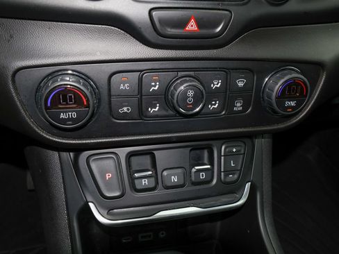 Used 2020 GMC Terrain SLE w/ Driver Convenience Package AWD/4WD image 21