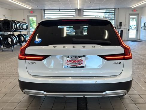 Certified 2025 Volvo V90 B6 Cross Country Ultra w/ Protection Package Premier AWD/4WD image 6