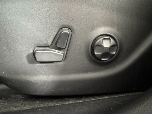 Used 2016 Jeep Cherokee Limited image 32