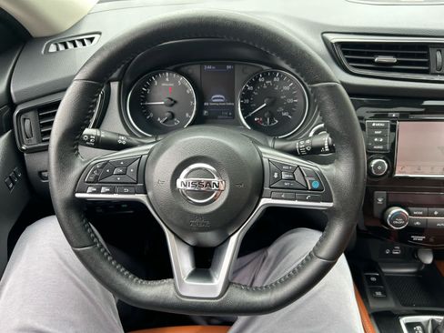 Used 2019 Nissan Rogue SL w/ Premium Package AWD/4WD image 17