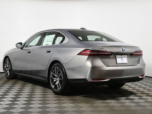 Used 2026 BMW 530i xDrive w/ Premium Package image 5