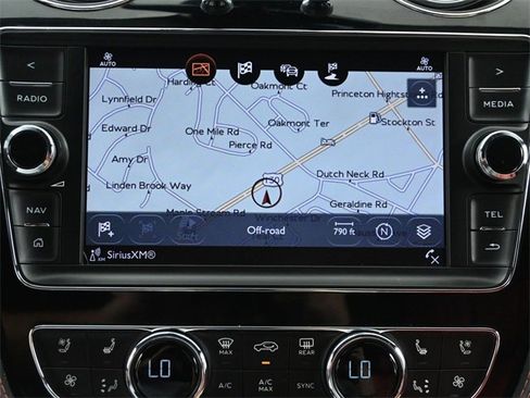 Used 2018 Bentley Bentayga image 38