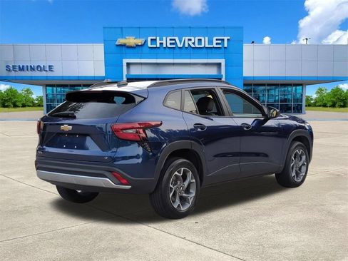 Used 2024 Chevrolet Trax LT w/ Driver Confidence Package FWD image 4
