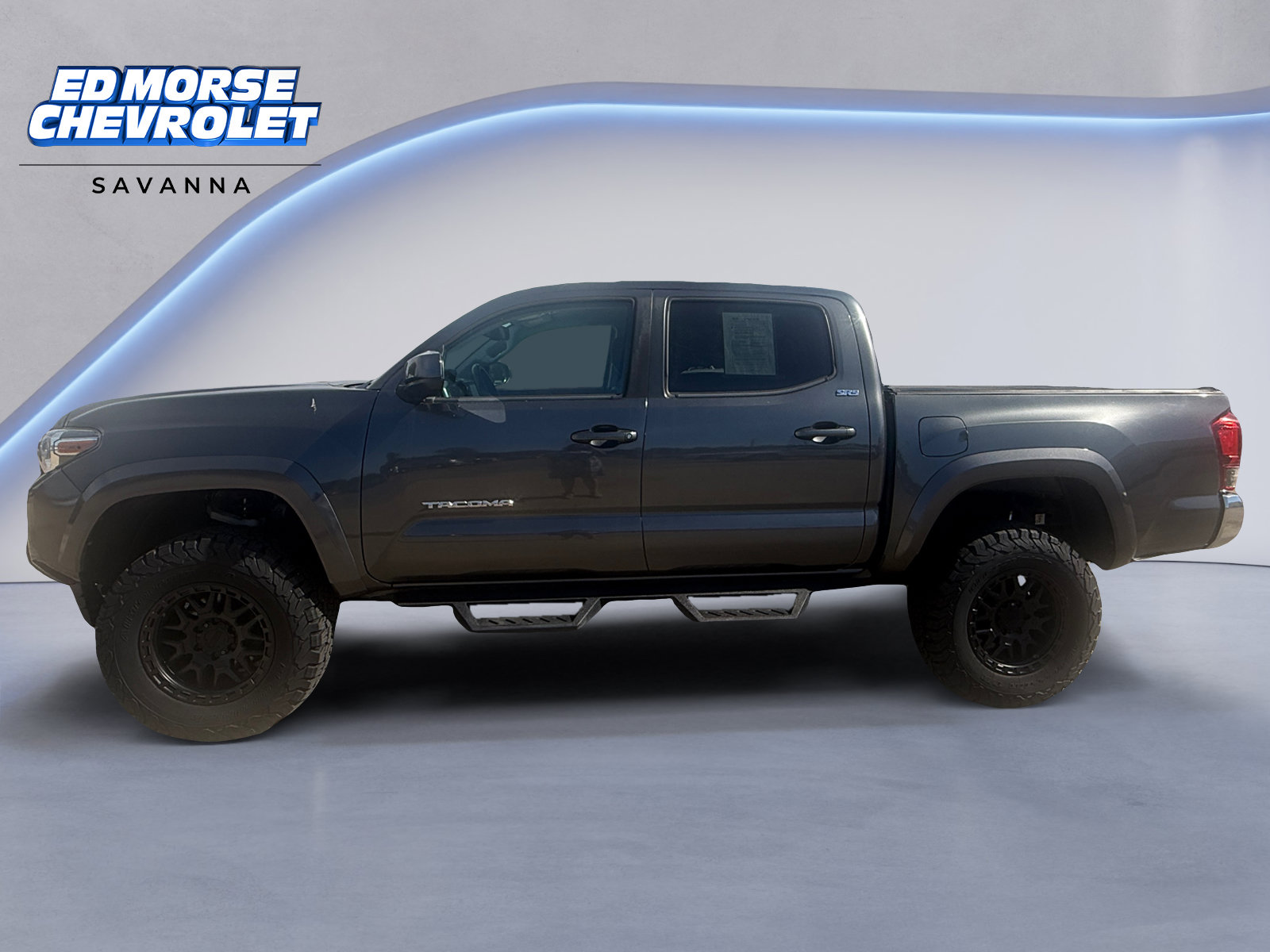 Used 2020 Toyota Tacoma SR5 AWD/4WD image 2