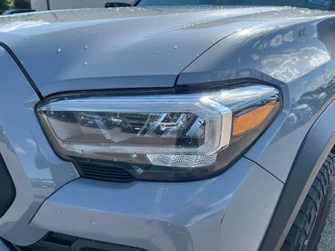 Used 2020 Toyota Tacoma TRD Off-Road w/ TRD Premium Off Road Package AWD/4WD image 10