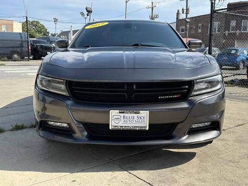 Used 2019 Dodge Charger SXT w/ Leather Interior Group RWD image 2
