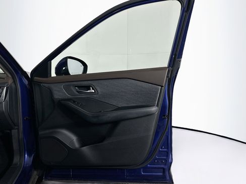 Used 2023 Nissan Rogue SV image 31