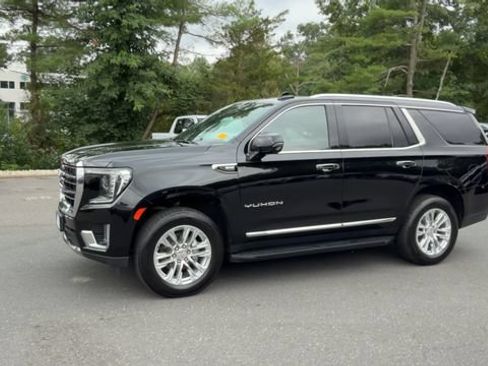 Used 2024 GMC Yukon SLT w/ SLT Luxury Package AWD/4WD image 4