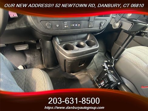 Used 2021 Chevrolet Express 2500 RWD image 17