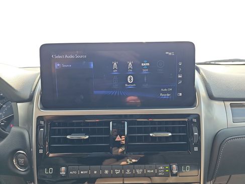 Used 2023 Lexus GX 460 Premium w/ Accessory Package AWD/4WD image 18