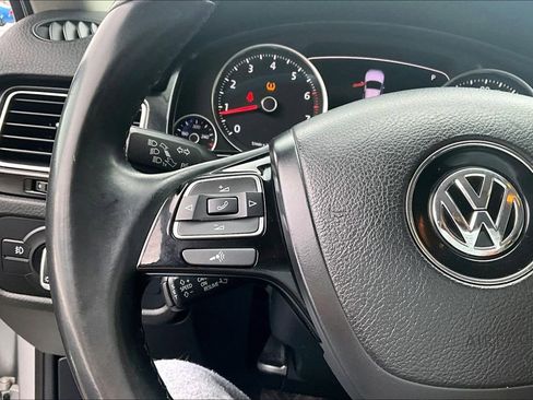 Used 2013 Volkswagen Touareg VR6 image 12