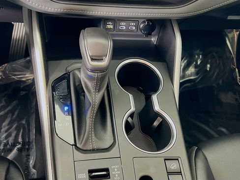 Used 2023 Toyota Highlander XLE image 16