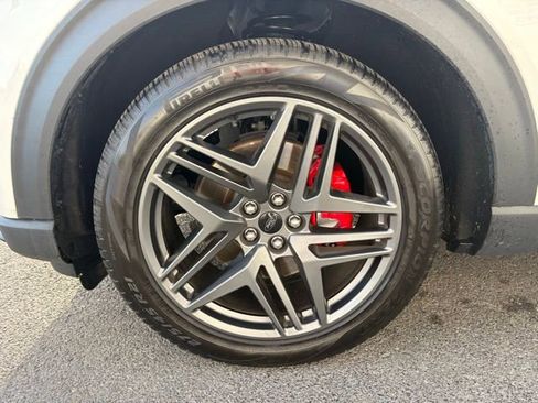 Used 2025 Ford Explorer ST image 9