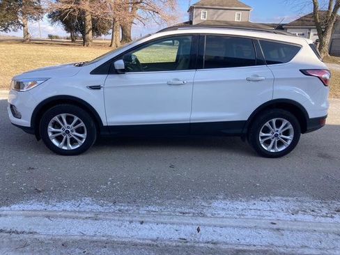 Used 2018 Ford Escape SE w/ SE Sync 3 Package image 2