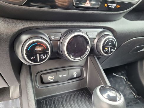 Used 2025 Hyundai Venue SEL FWD image 19