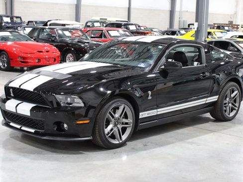 Used 2010 Ford Mustang Shelby GT500 image 2
