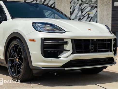 Used 2024 Porsche Cayenne Turbo GT AWD/4WD image 2