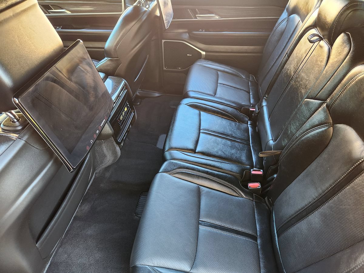 Used 2022 Jeep Wagoneer Series III w/ Premium Group I AWD/4WD image 54