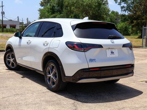 Used 2023 Honda HR-V EX-L image 2