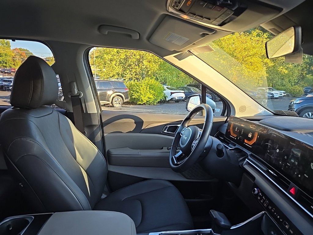 Certified 2026 Kia Carnival EX FWD image 34