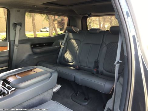Used 2022 Jeep Grand Wagoneer Series III AWD/4WD image 10