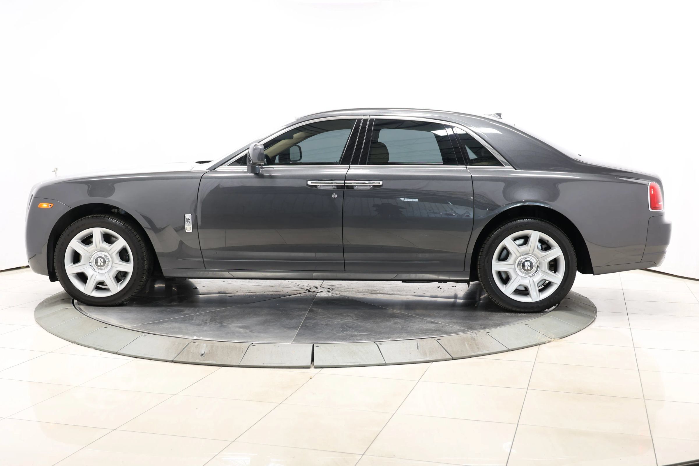 Used 2011 Rolls-Royce Ghost RWD image 10