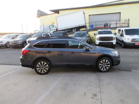 Used 2017 Subaru Outback 2.5i Limited image 9