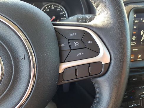 Used 2023 Jeep Renegade Latitude w/ Premium Group image 17