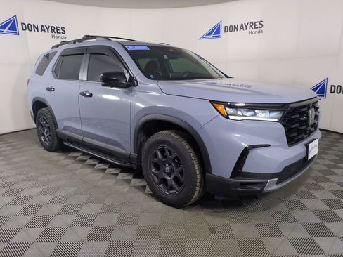 Certified 2025 Honda Pilot TrailSport image 11