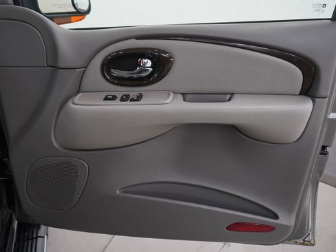 Used 2005 Buick Rainier CXL image 11