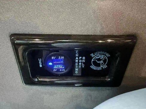 Used 2017 Chevrolet Express 2500 image 42