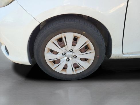 Used 2014 Toyota Yaris L image 30