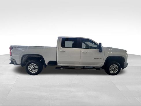 Used 2024 Chevrolet Silverado 2500 LT image 3