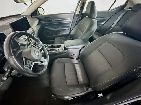 Used 2024 Nissan Altima 2.5 SV w/ SV Premium Package image 13