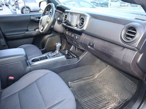 Used 2017 Toyota Tacoma TRD Sport image 24