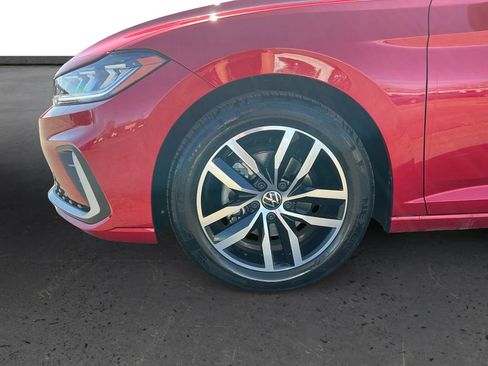 Used 2025 Volkswagen Jetta SE w/ Sunroof Package image 13