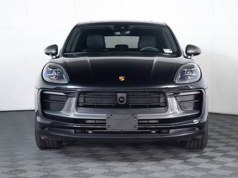 Certified 2025 Porsche Macan Turbo image 8
