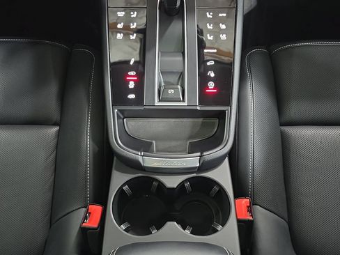 Certified 2025 Porsche Macan S AWD/4WD image 20