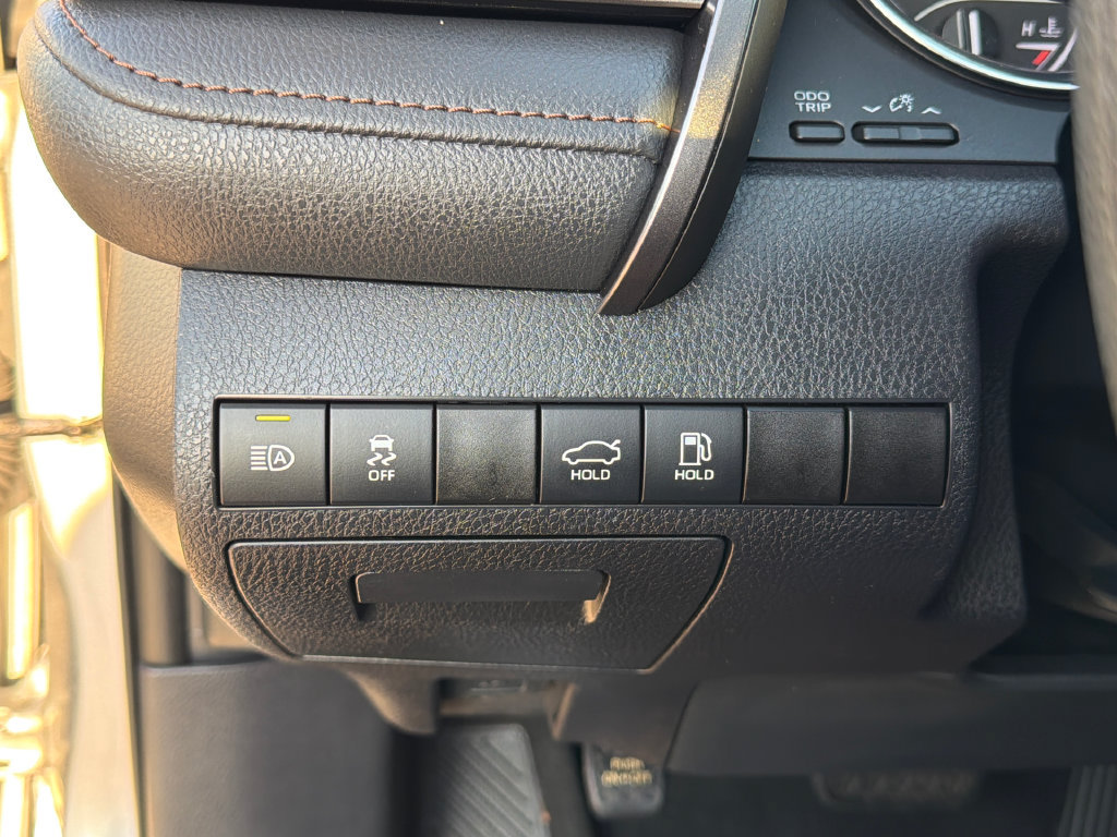 Used 2020 Toyota Camry LE FWD image 18
