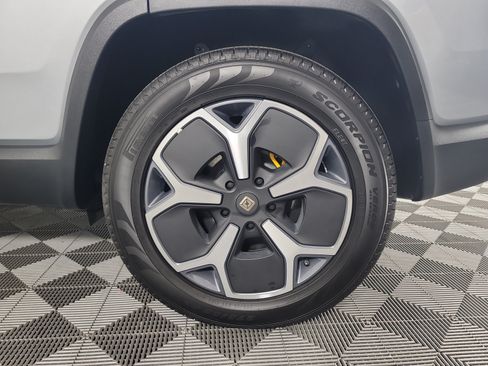 Used 2024 Rivian R1S Adventure AWD/4WD image 10