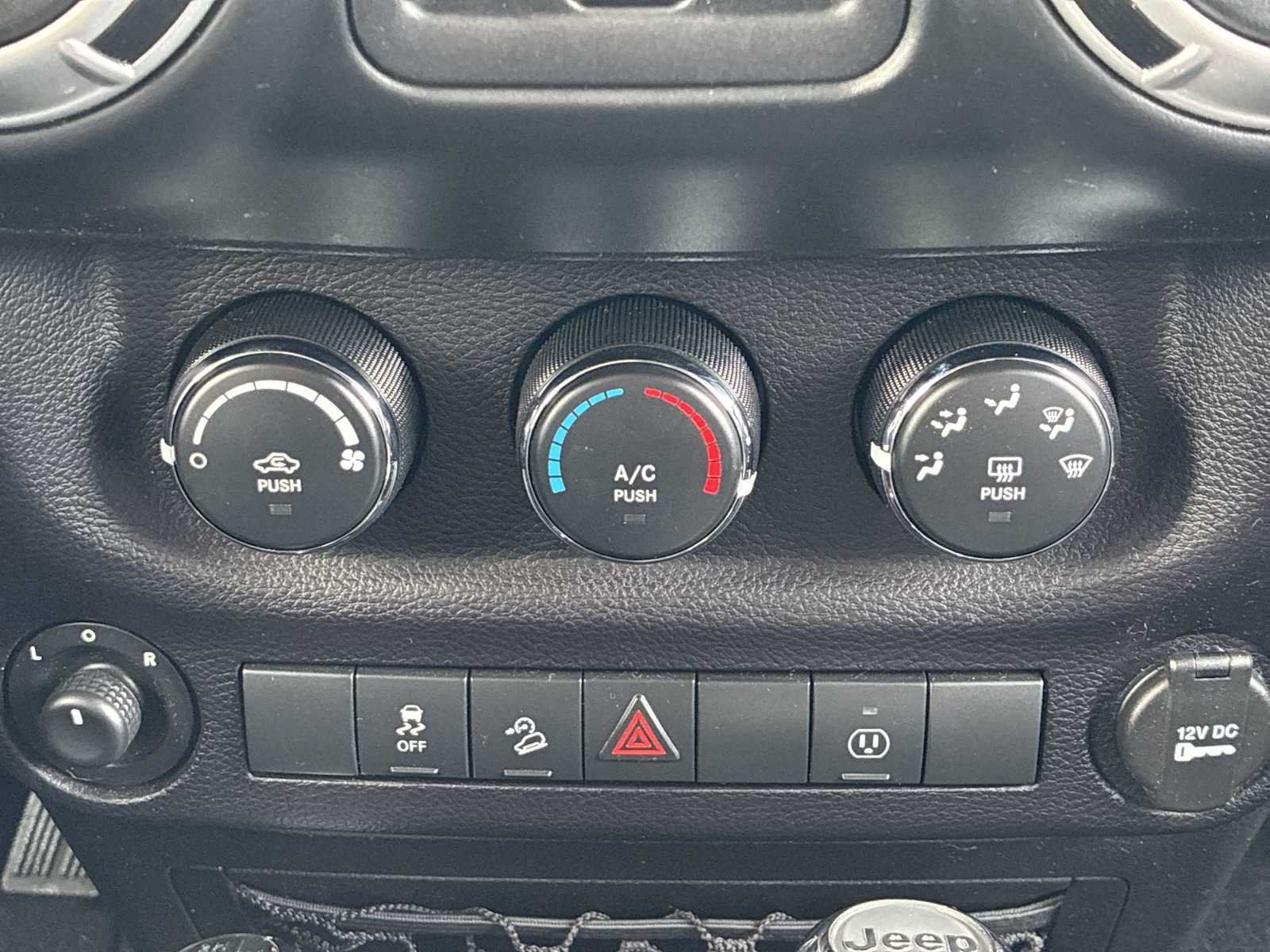 Used 2015 Jeep Wrangler Unlimited Rubicon AWD/4WD image 17
