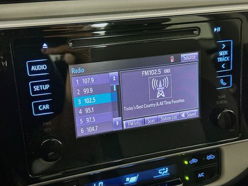 Used 2019 Toyota Corolla LE w/ Carpet Mat Package (TMS) FWD image 19