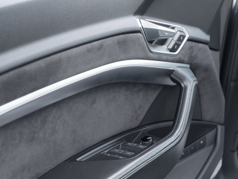 Used 2019 Audi e-tron Prestige w/ Prestige Package image 20