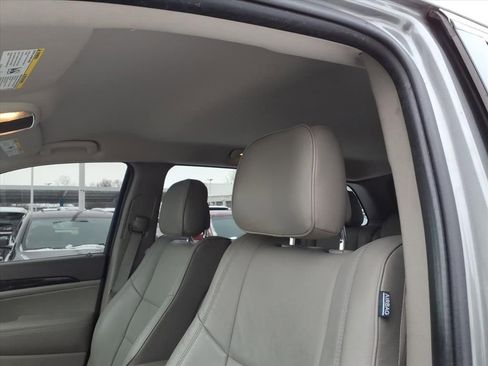 Used 2011 Jeep Grand Cherokee Laredo image 16