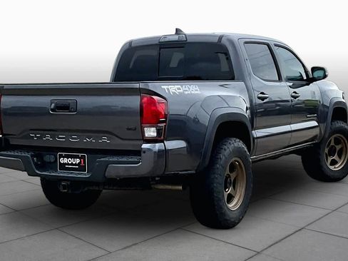 Used 2018 Toyota Tacoma TRD Off-Road w/ Technology Package AWD/4WD image 13