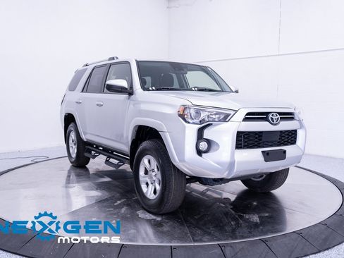 Used 2020 Toyota 4Runner SR5 image 3