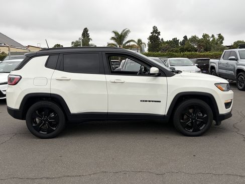 Used 2019 Jeep Compass Latitude FWD image 2