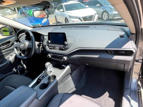 Used 2025 Nissan Altima 2.5 S image 9