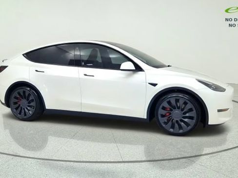 Used 2023 Tesla Model Y Performance AWD/4WD image 10