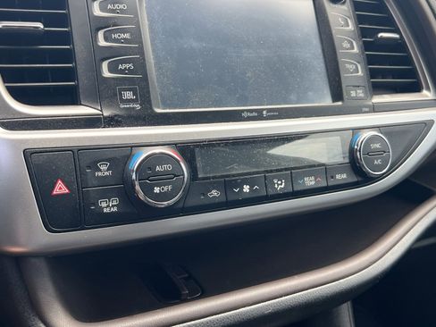 Used 2014 Toyota Highlander Limited AWD/4WD image 19